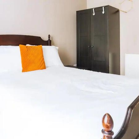 Homely 3 Bedroom In The Heart Of Central EDI Buitenkant foto