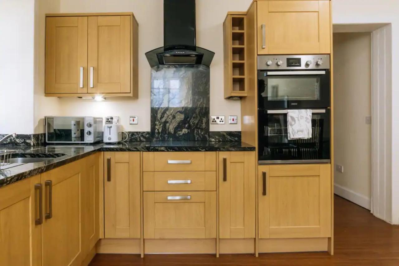Homely 3 Bedroom In The Heart Of Central EDI Buitenkant foto