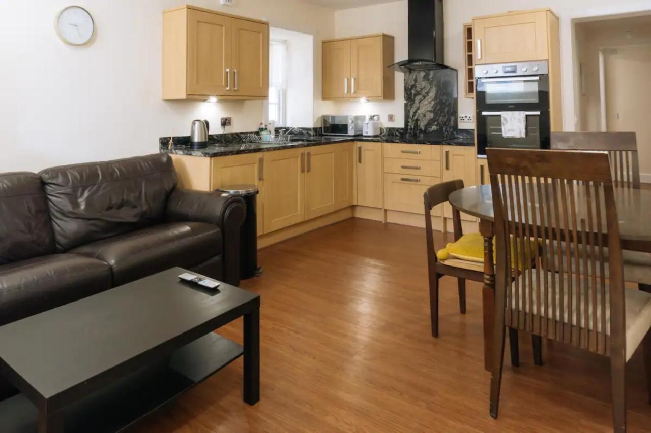 Homely 3 Bedroom In The Heart Of Central EDI Buitenkant foto