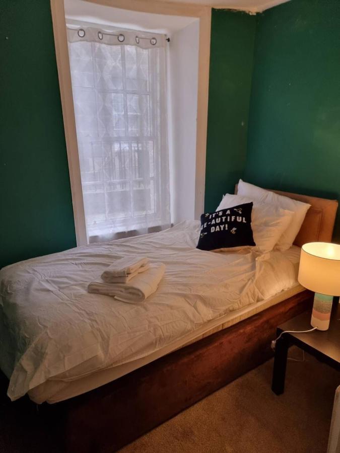 Homely 3 Bedroom In The Heart Of Central EDI Buitenkant foto