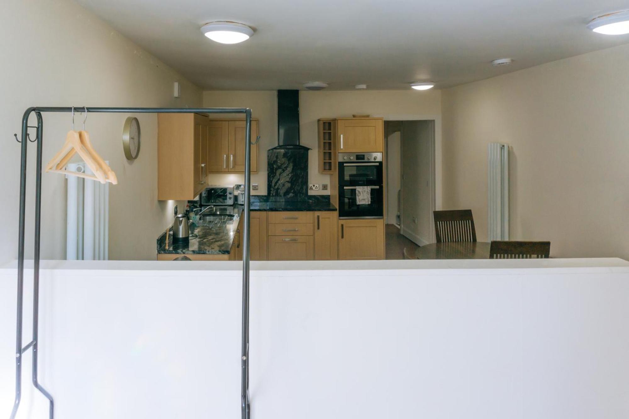 Homely 3 Bedroom In The Heart Of Central EDI Buitenkant foto